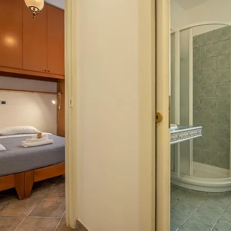 Cesare Vatican Museums Apartment *