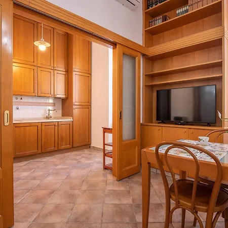 Cesare Vatican Museums Apartment Rom
